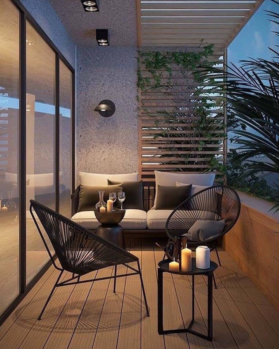 Уютный маленький балкон