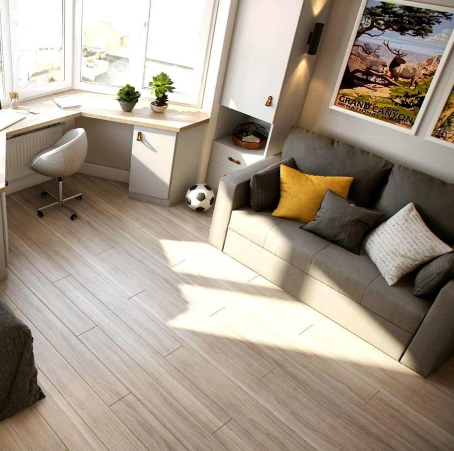 Спальня в комнате с эркером