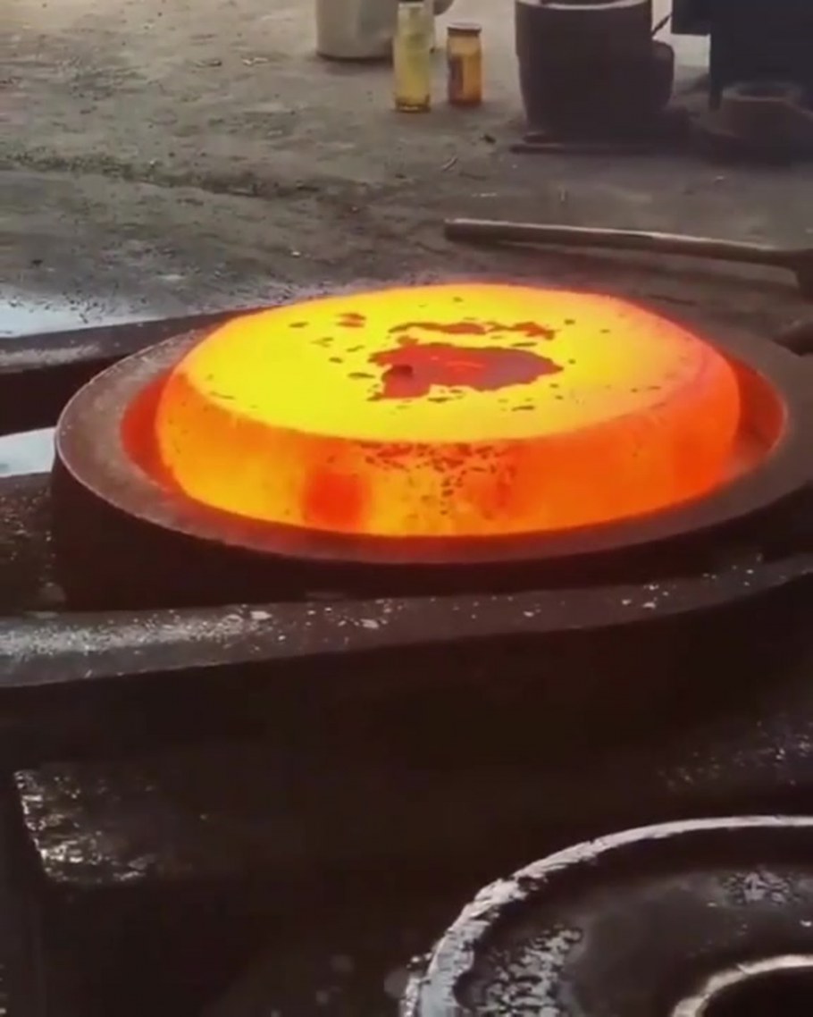 Клумба ручей из цветов