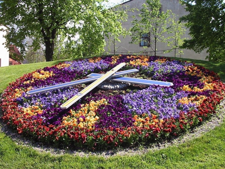 Цветники на разделительной полосе