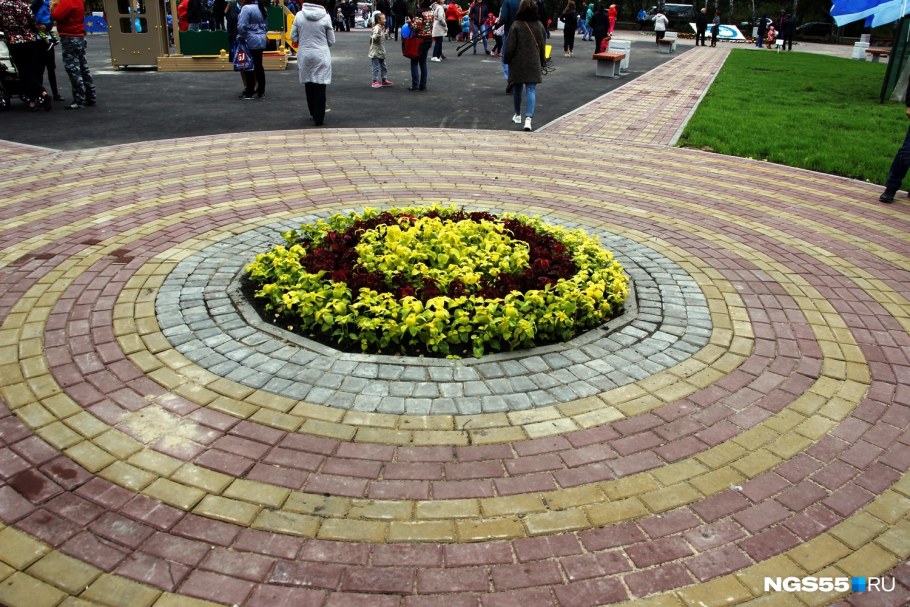 Клумба как взрыв