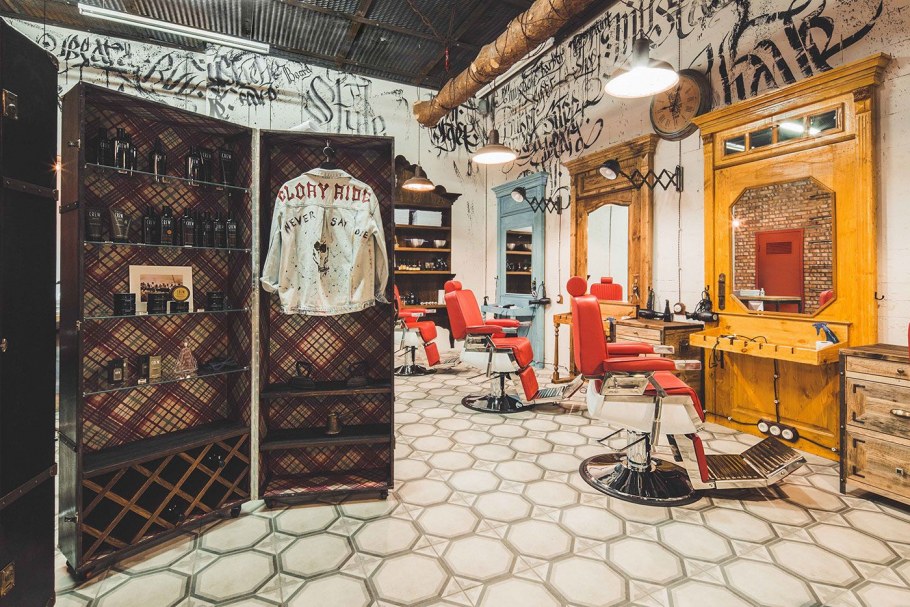 Интерьер мужской парикмахерской
