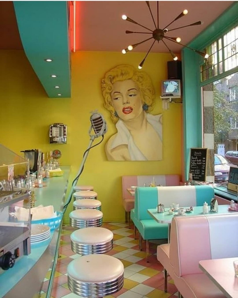 Парикмахерская в старинном стиле