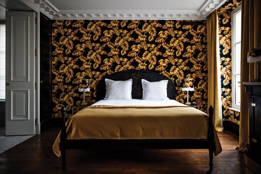 Шторы черные с золотым