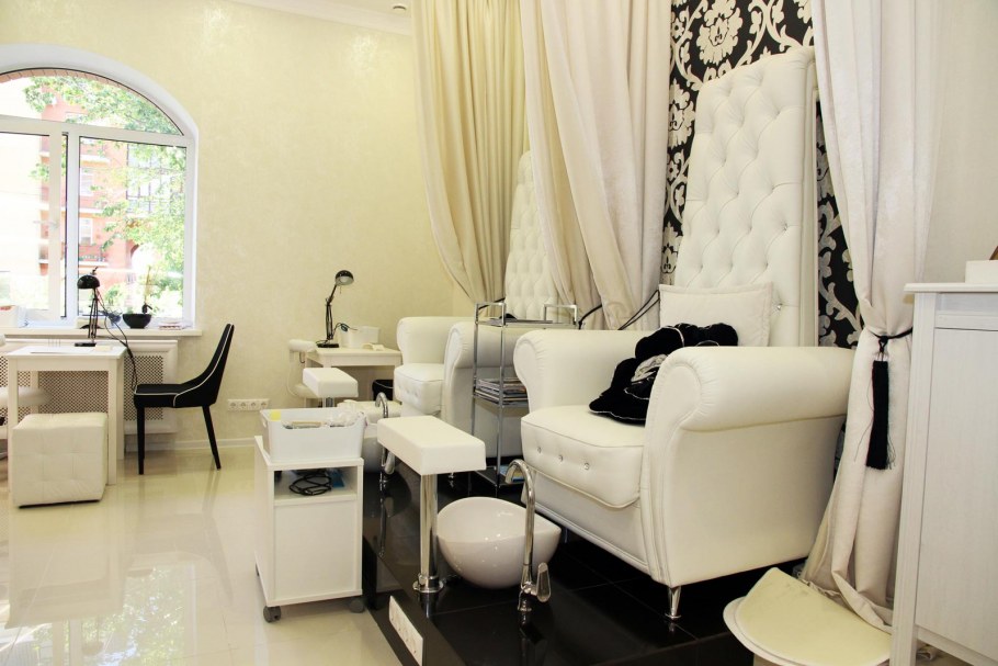 Шторы в кабинете косметолога