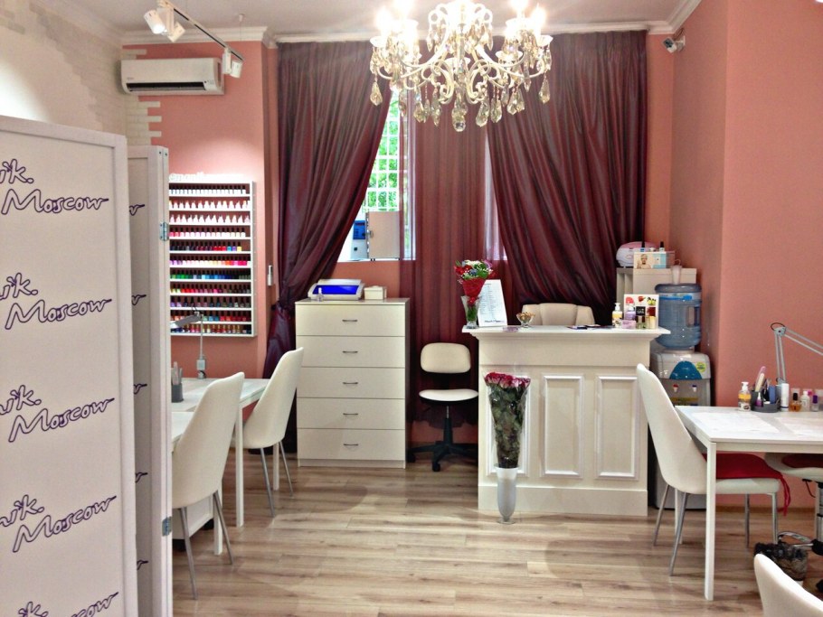 Шторы в салоне красоты