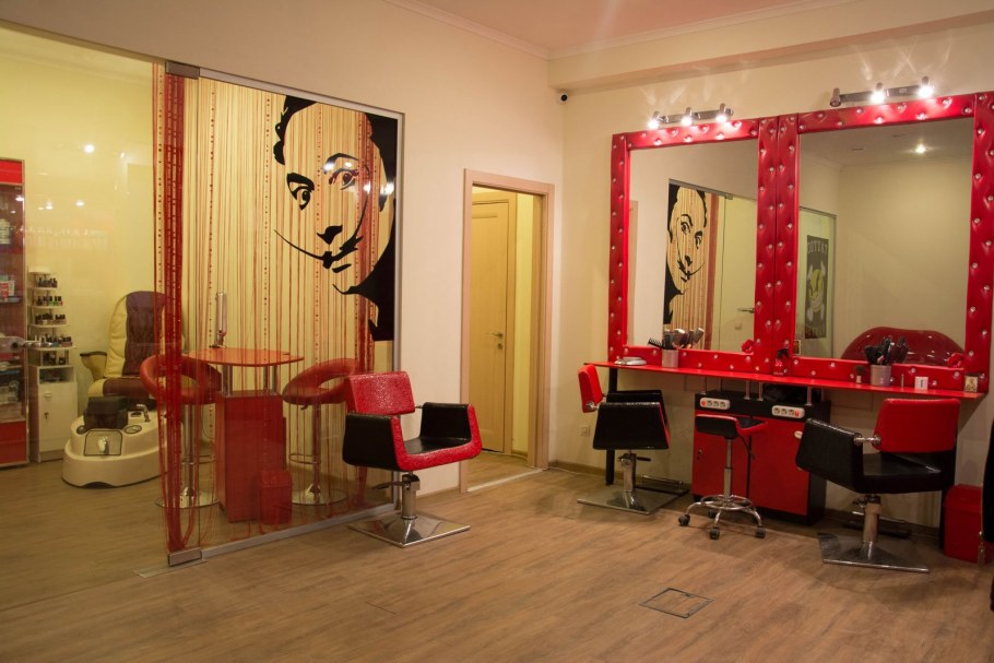 Шторы в кабинете косметолога