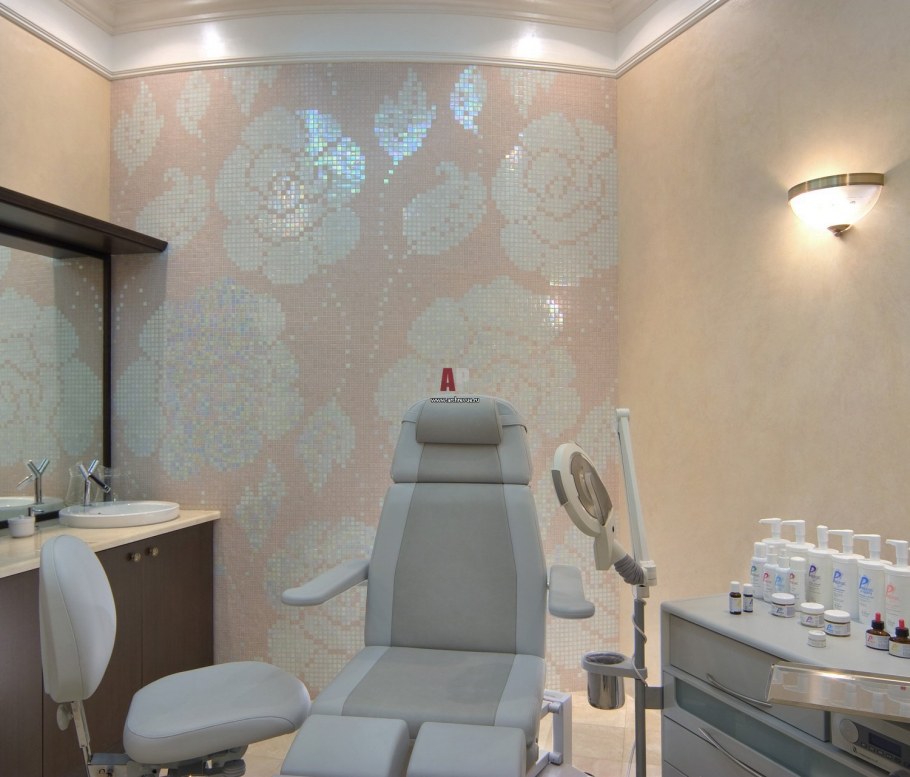 Интерьер парикмахерской в зеленом цвете