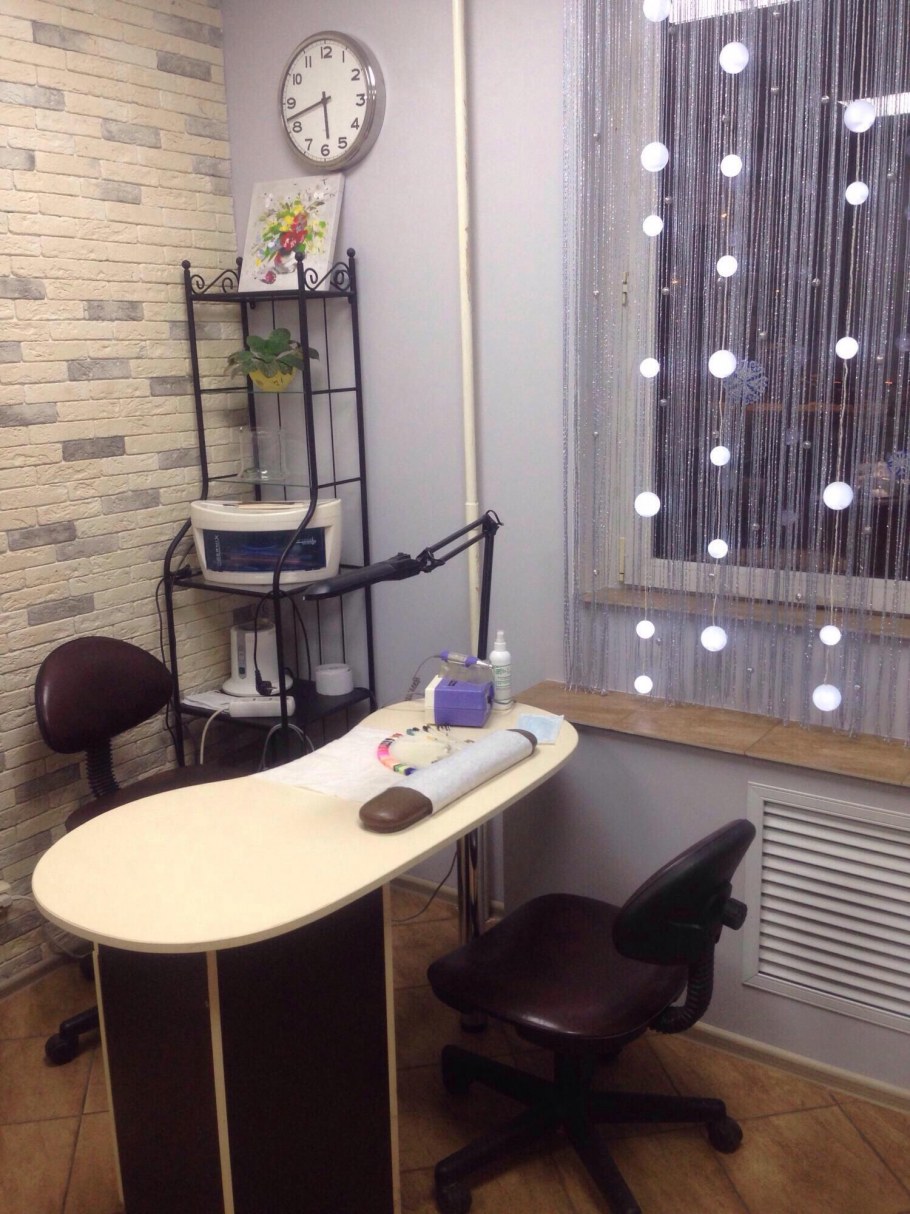 Интерьер салона красоты в светлых тонах