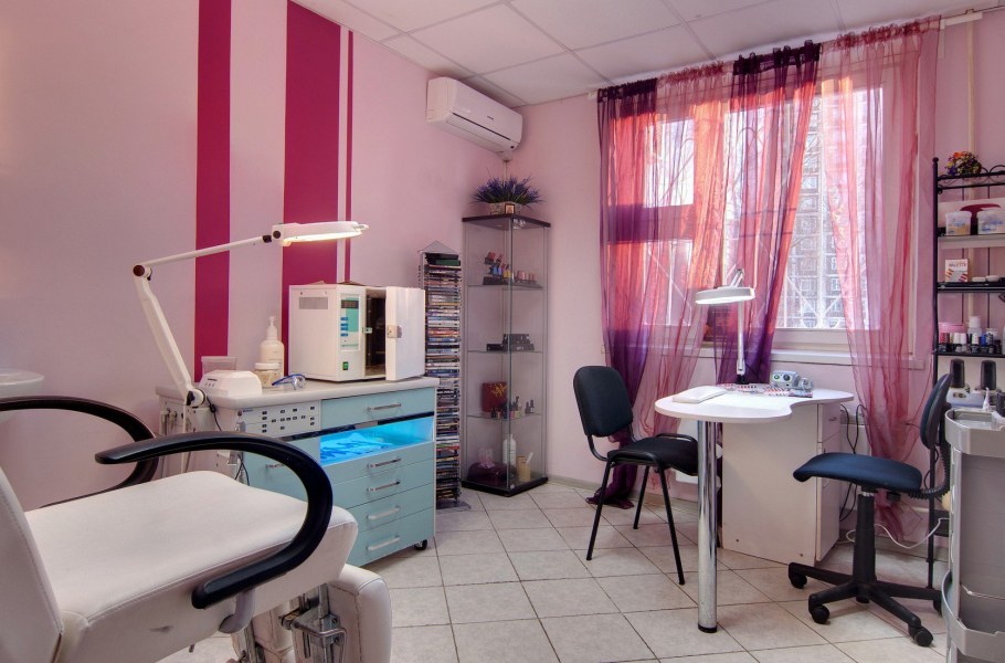 Красивый кабинет педикюра