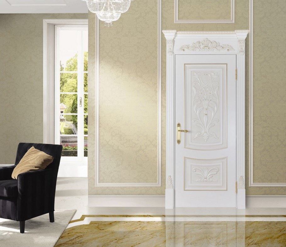 Межкомнатная дверь с позолотой