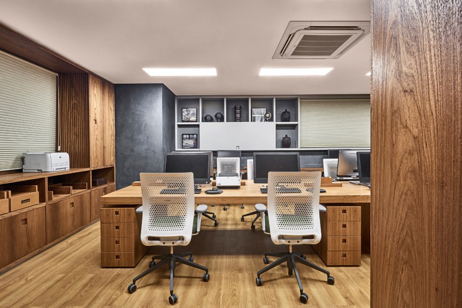 Расположение столов в офисе