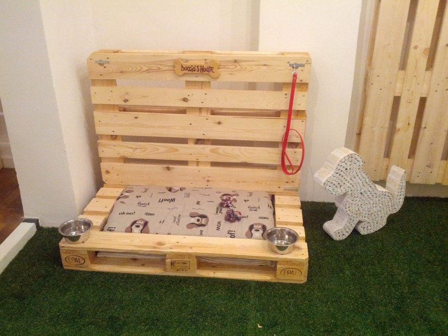 Зайчик декор из паллет