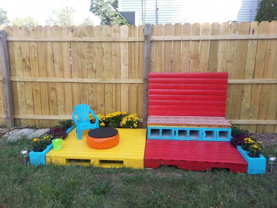 Из поддонов для детской площадки