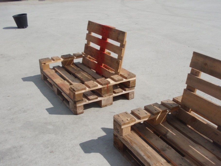 Стулья из поддонов