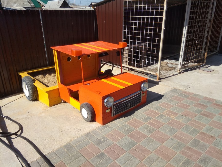 Машинка для песочницы