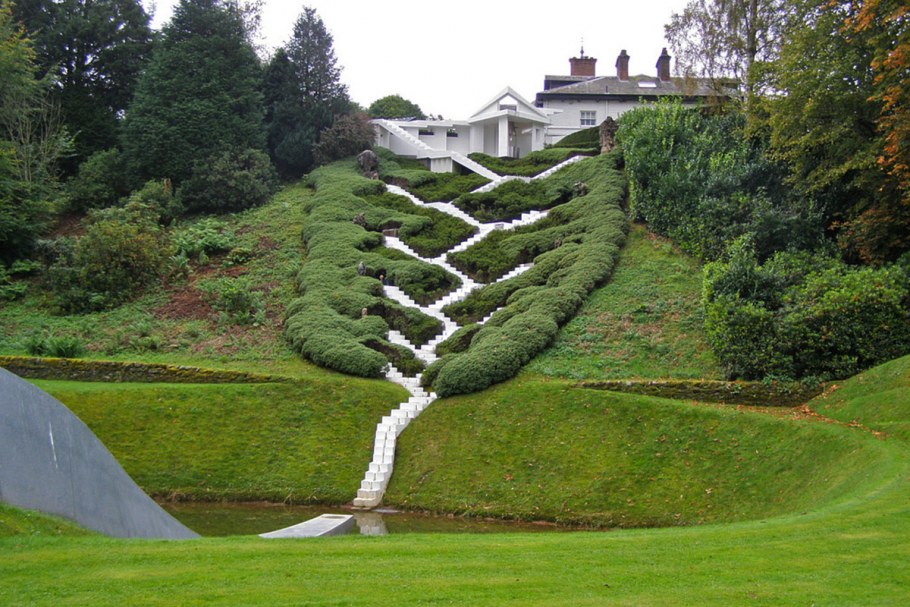 Сад космических размышлений Чарльза Дженкса (Шотландия)