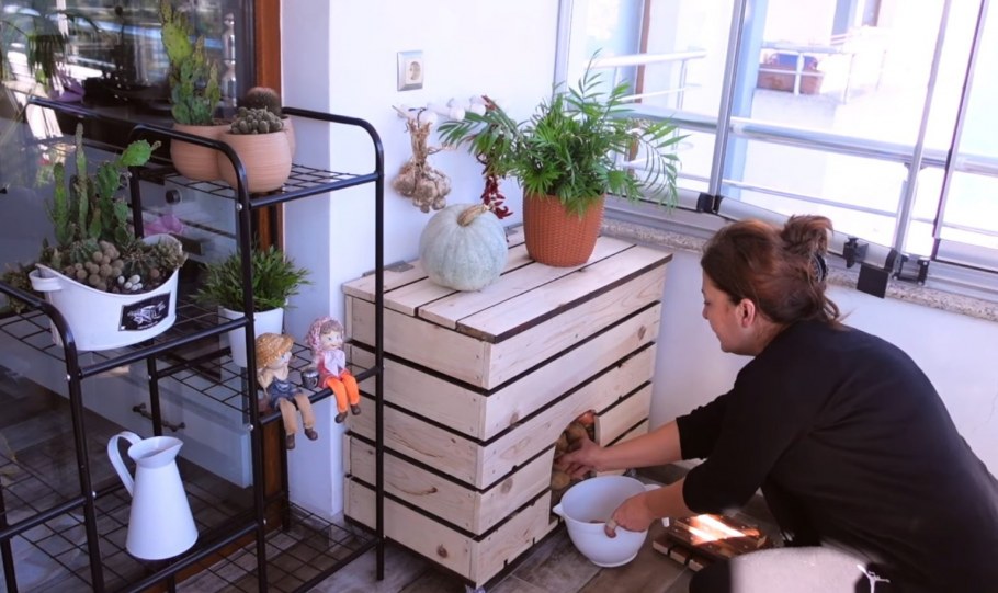 Цветник из поддонов