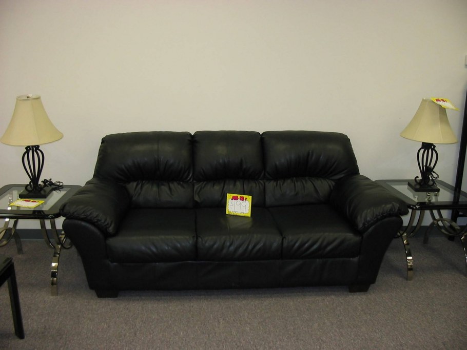 Кожаный диван кастинг