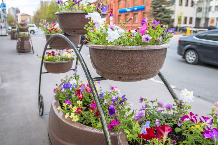 Уличные кашпо для цветов