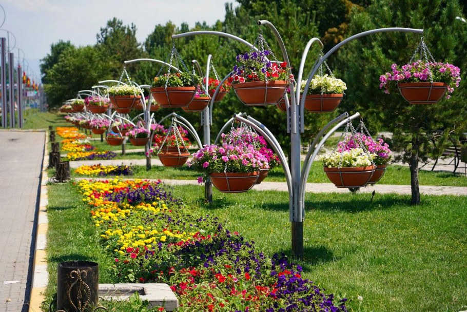 Металлические конструкции для цветов