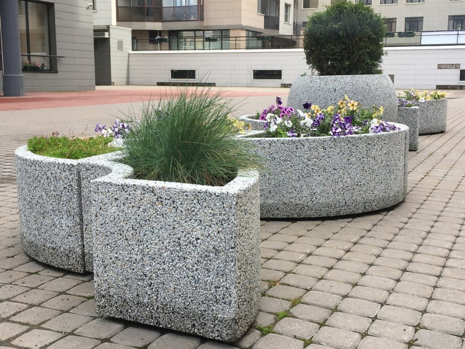 Декоративные вазоны для сада