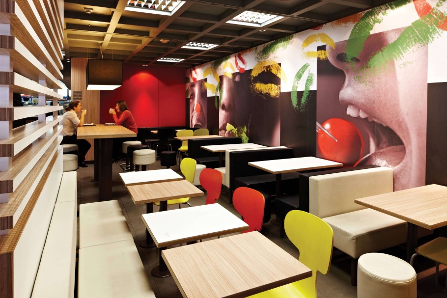 Интерьер кафе быстрого питания