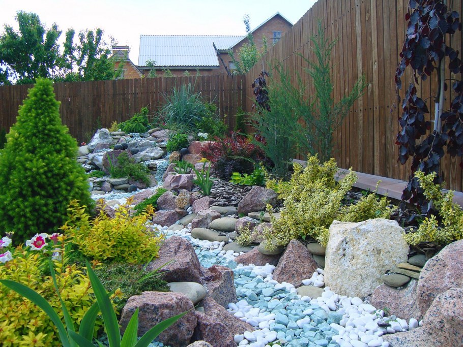 Альпийская горка газон гараж