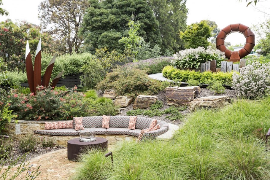 Террасированный склон с садом