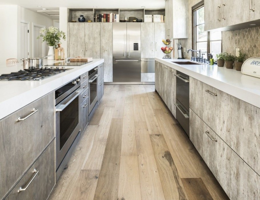 Кухня под бетон с деревянной столешницей