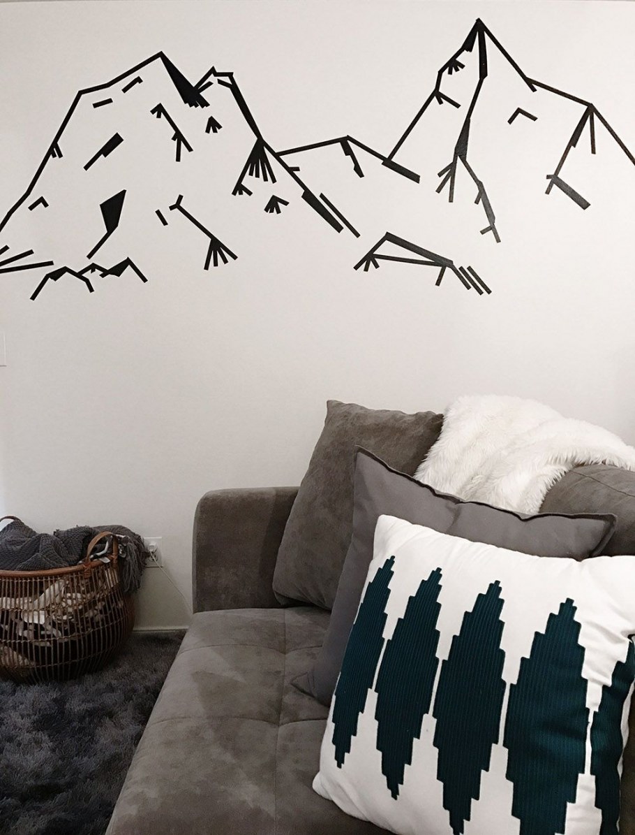 Украшение стены бабочками