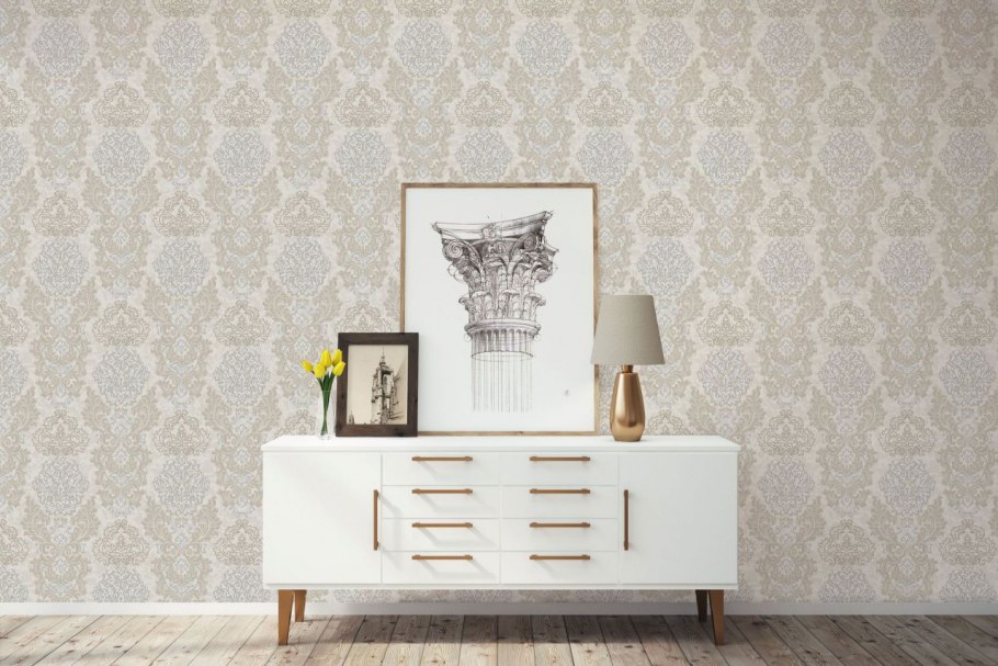 Черный фон с много коронами