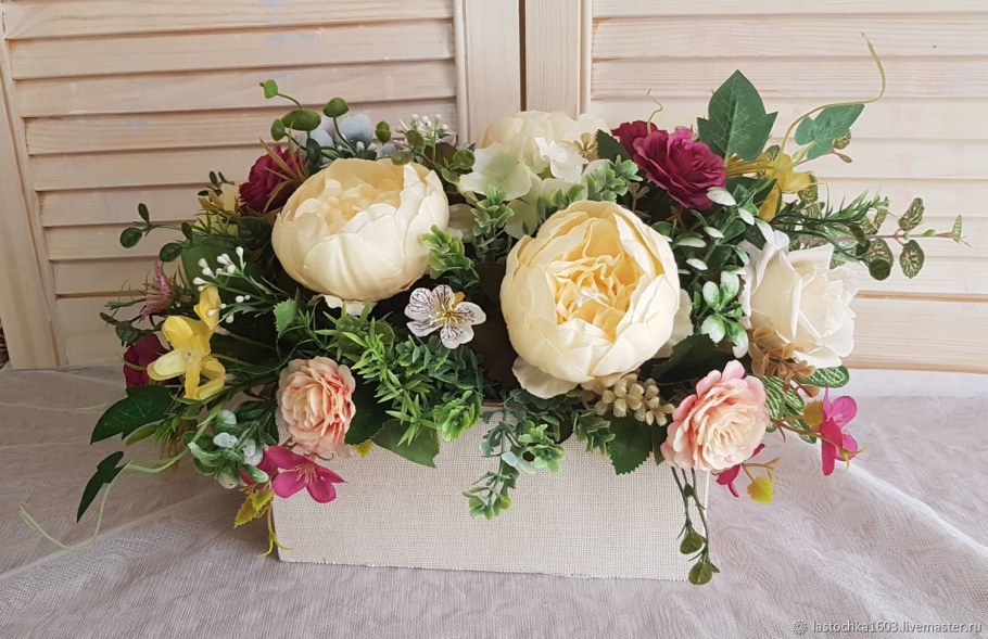 Композиции с искусственными цветами