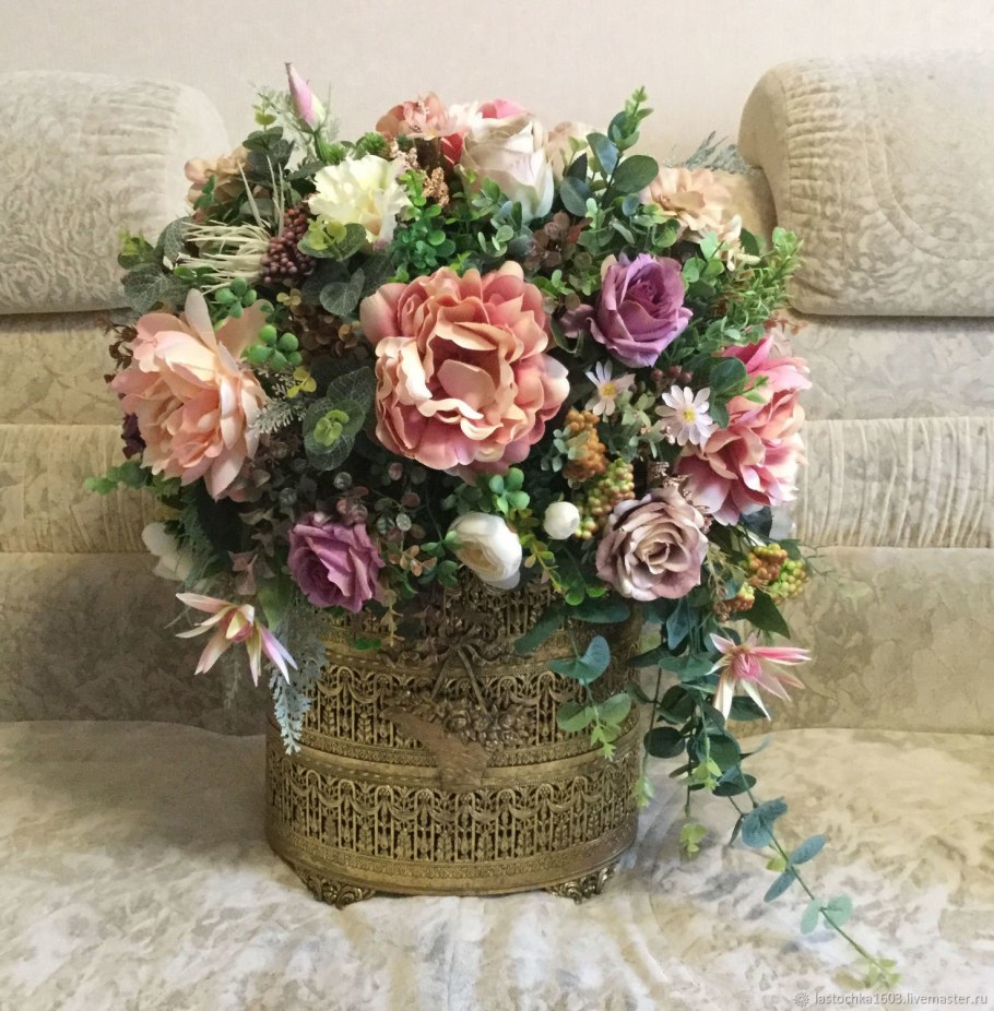 Композиции с искусственными цветами