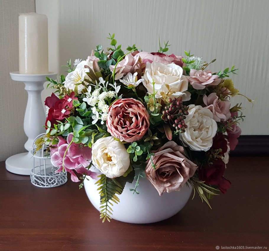 Круглая композиция из цветов