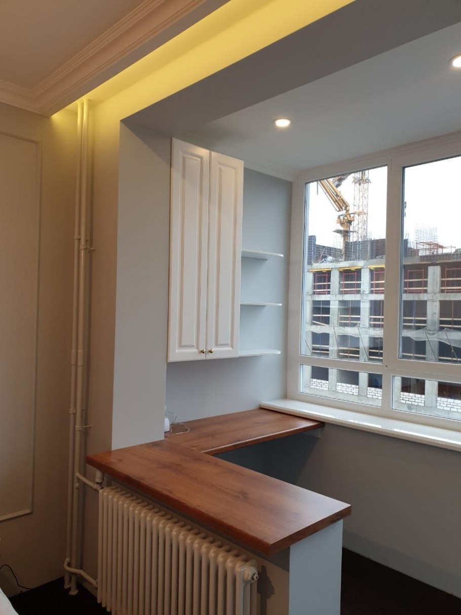 Подоконник-столешница на балконе