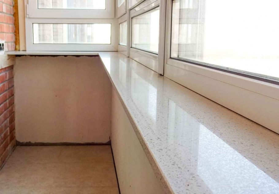 Подоконник-столешница на балконе