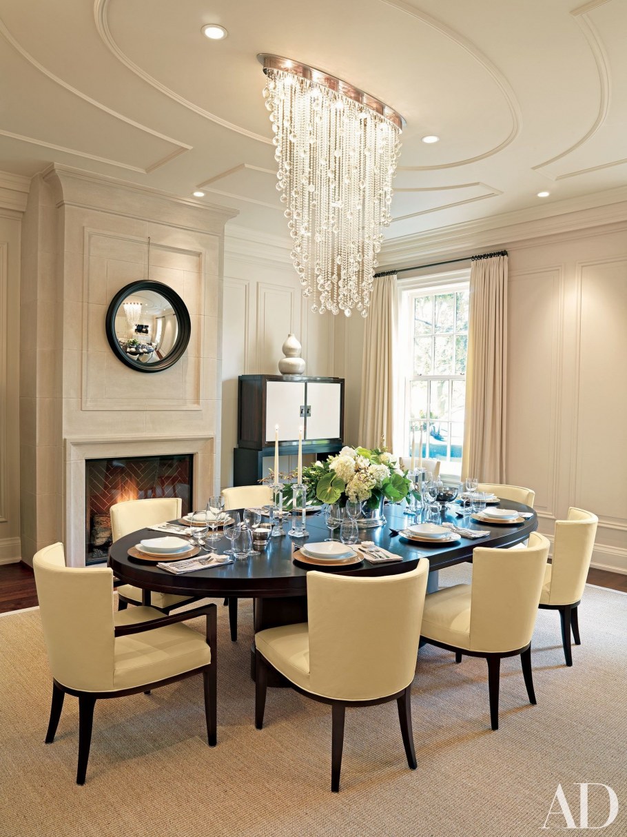 Люстра в стиле классическом в интерьере гостиной