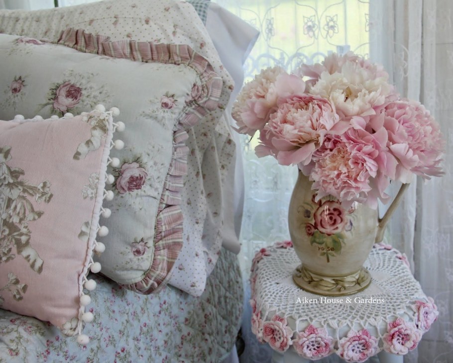 Диван в стиле шебби Шик