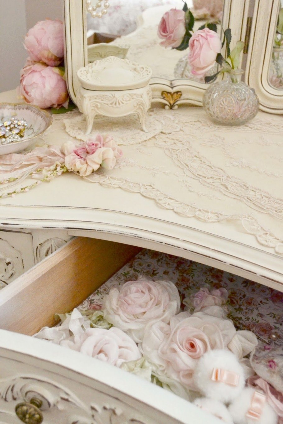 Розы в стиле шебби Шик