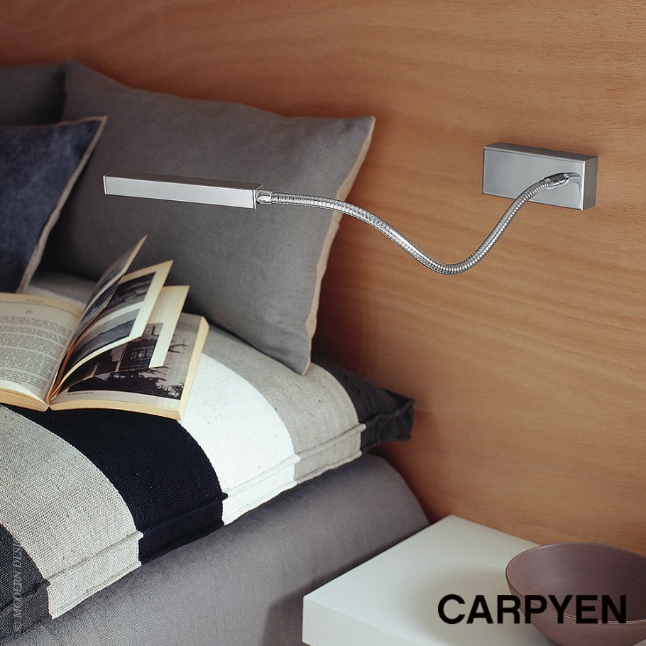 Светильник крепится к кровати