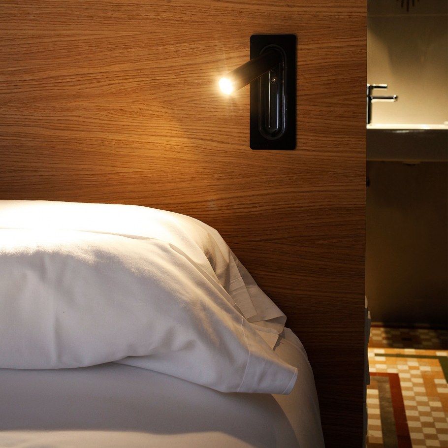 Изголовье кровати