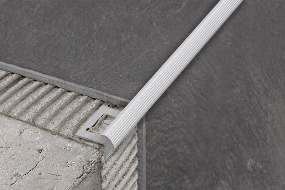 Профиль ПВХ для плитки 8-9мм наружный 2,5м