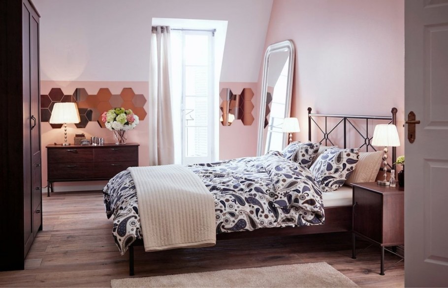 Спальня с односпальной кроватью