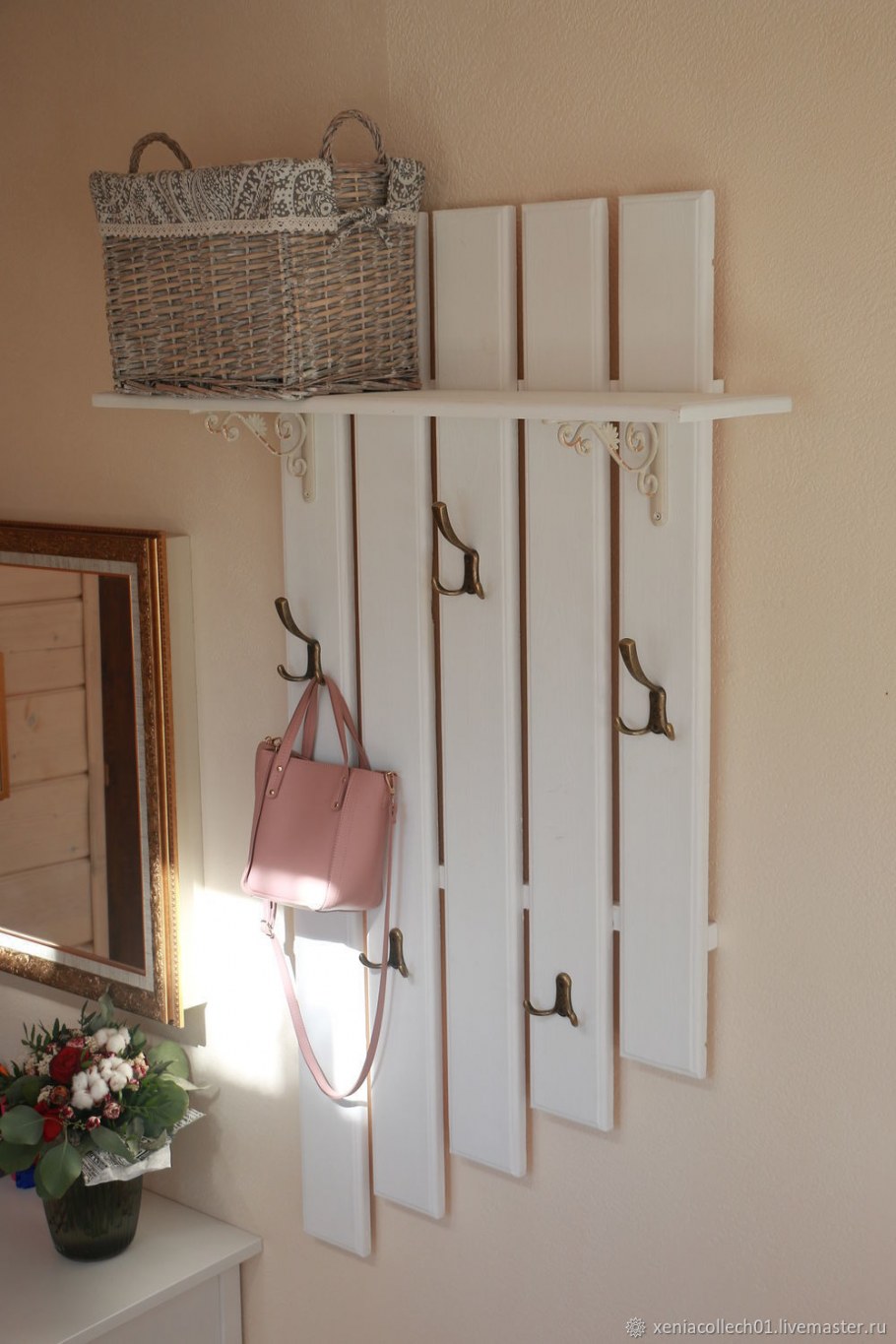 Вешалка из реек в прихожую