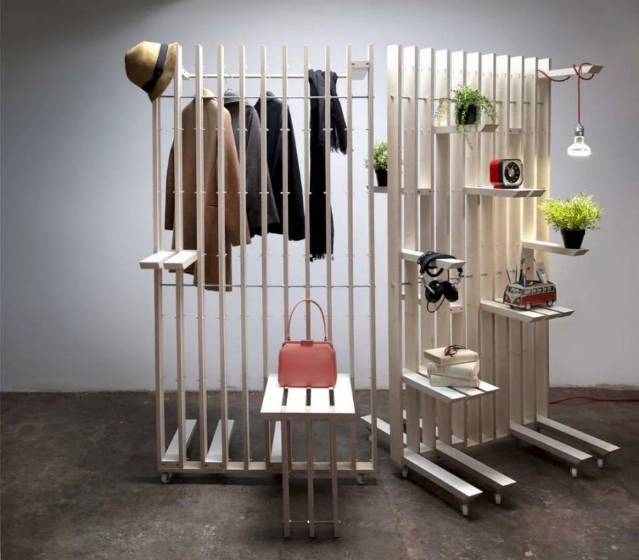 Вешалка из реек в прихожую