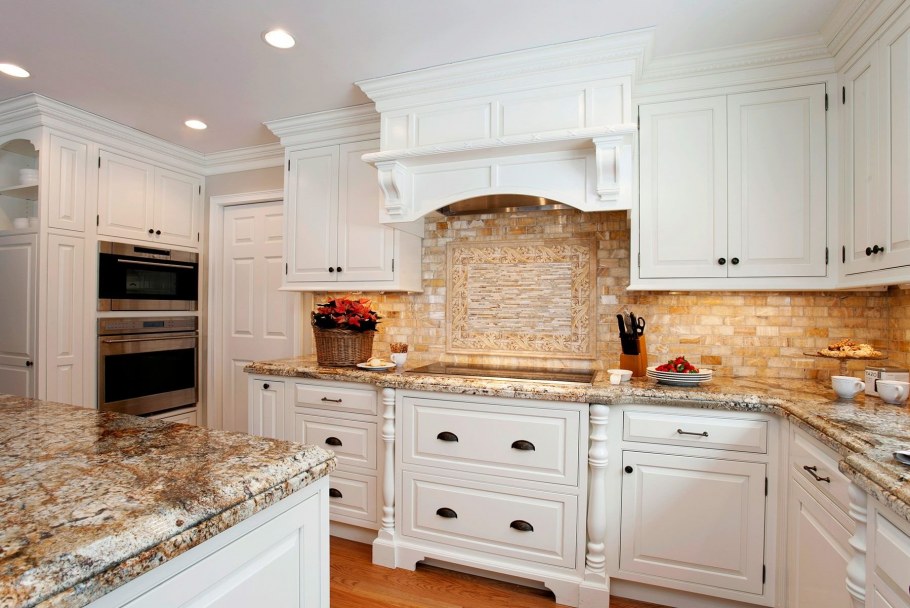 Кухня белая классика