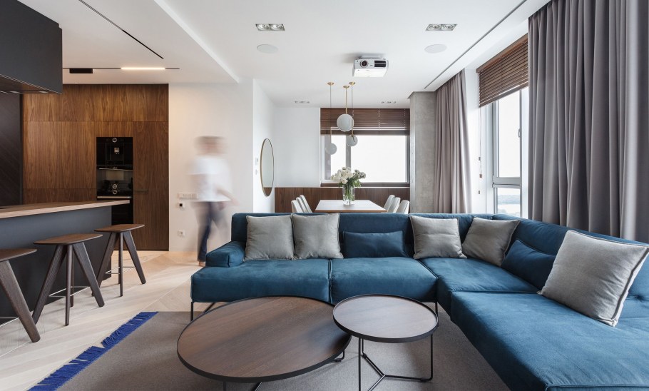 Голубая кухня в средиземноморском стиле