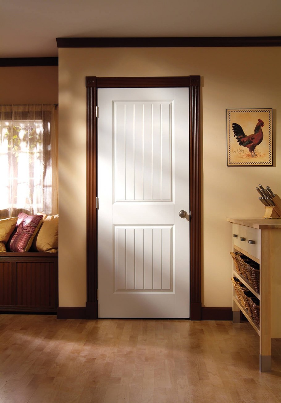 Дверь и наличники разного цвета