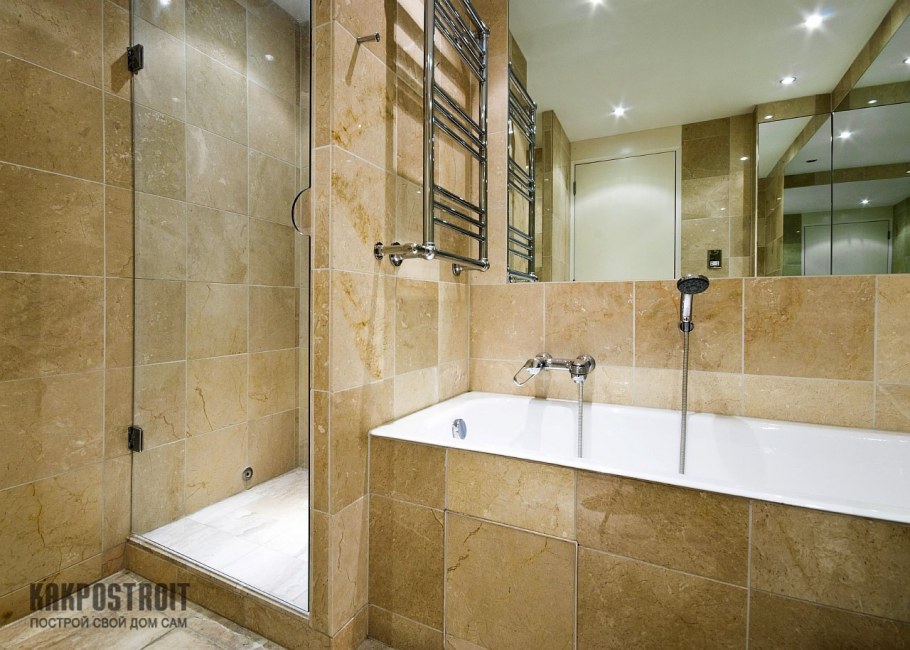 Душевая рядом с ванной